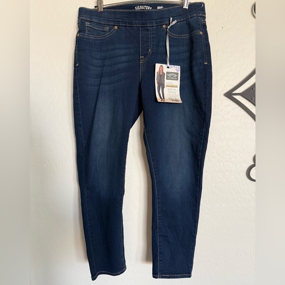 LEVI’S Signature Totally Shaping Pull-On Jeans - NEW w/ Tags - Size 12 - Picture 5 of 10